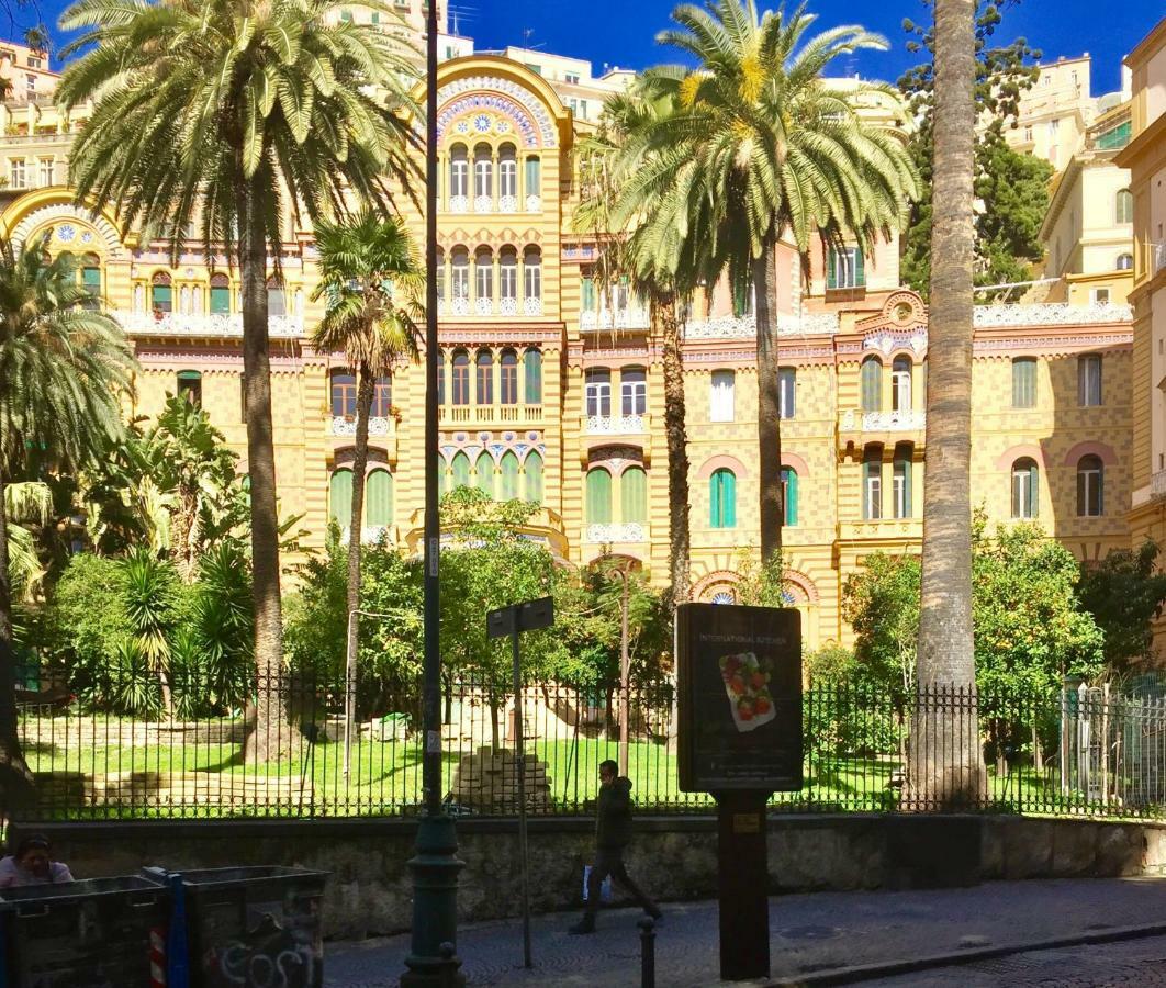 Da Polly A Piazza Amedeo Bed & Breakfast Naples Exterior photo